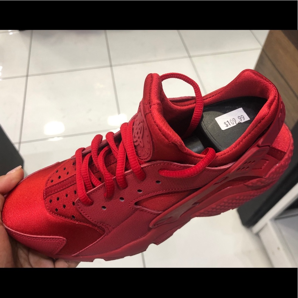 All Red Women’s Air Huarache Runs